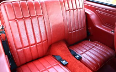 Chevrolet-Vega-1976-Coupe-31
