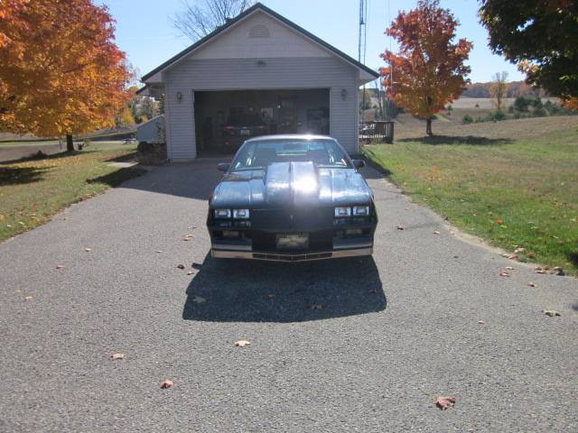 Chevrolet-Z28-camaro-1983-black-3