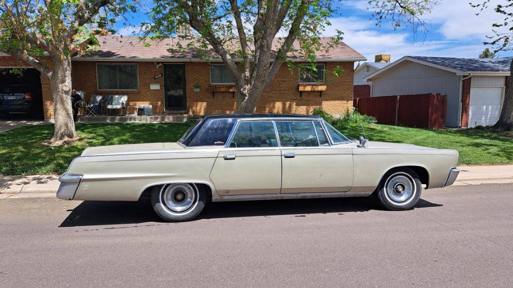 Chrysler-1965-silver-2