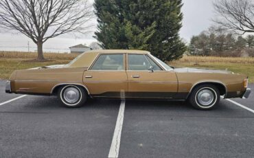 Chrysler-1977-brown-2