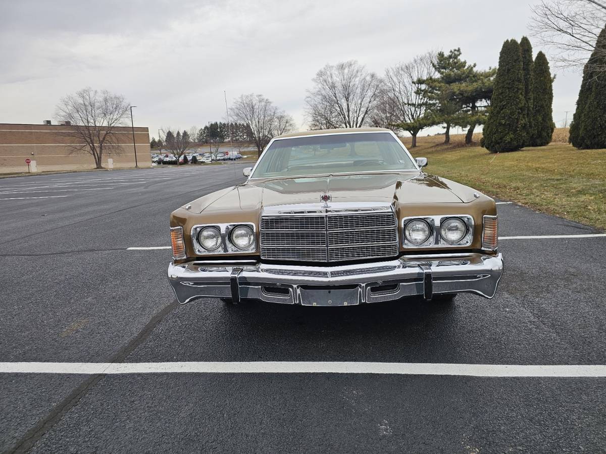 Chrysler-1977-brown-4