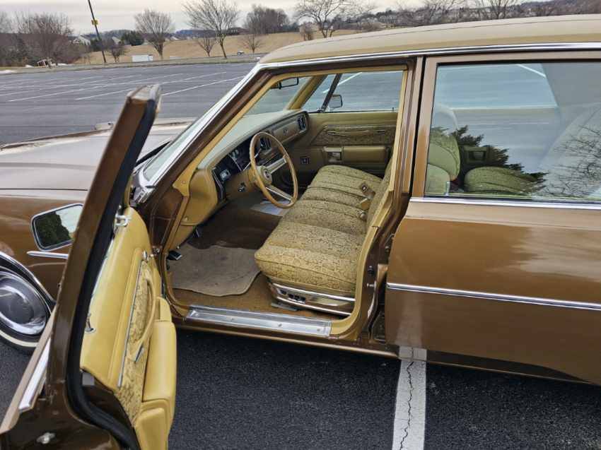 Chrysler-1977-brown-8