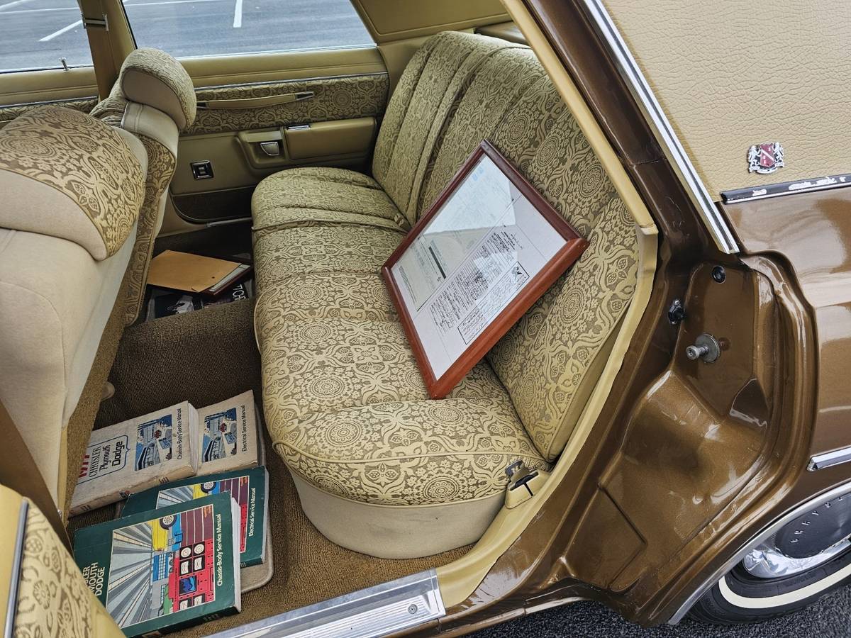 Chrysler-1977-brown-9