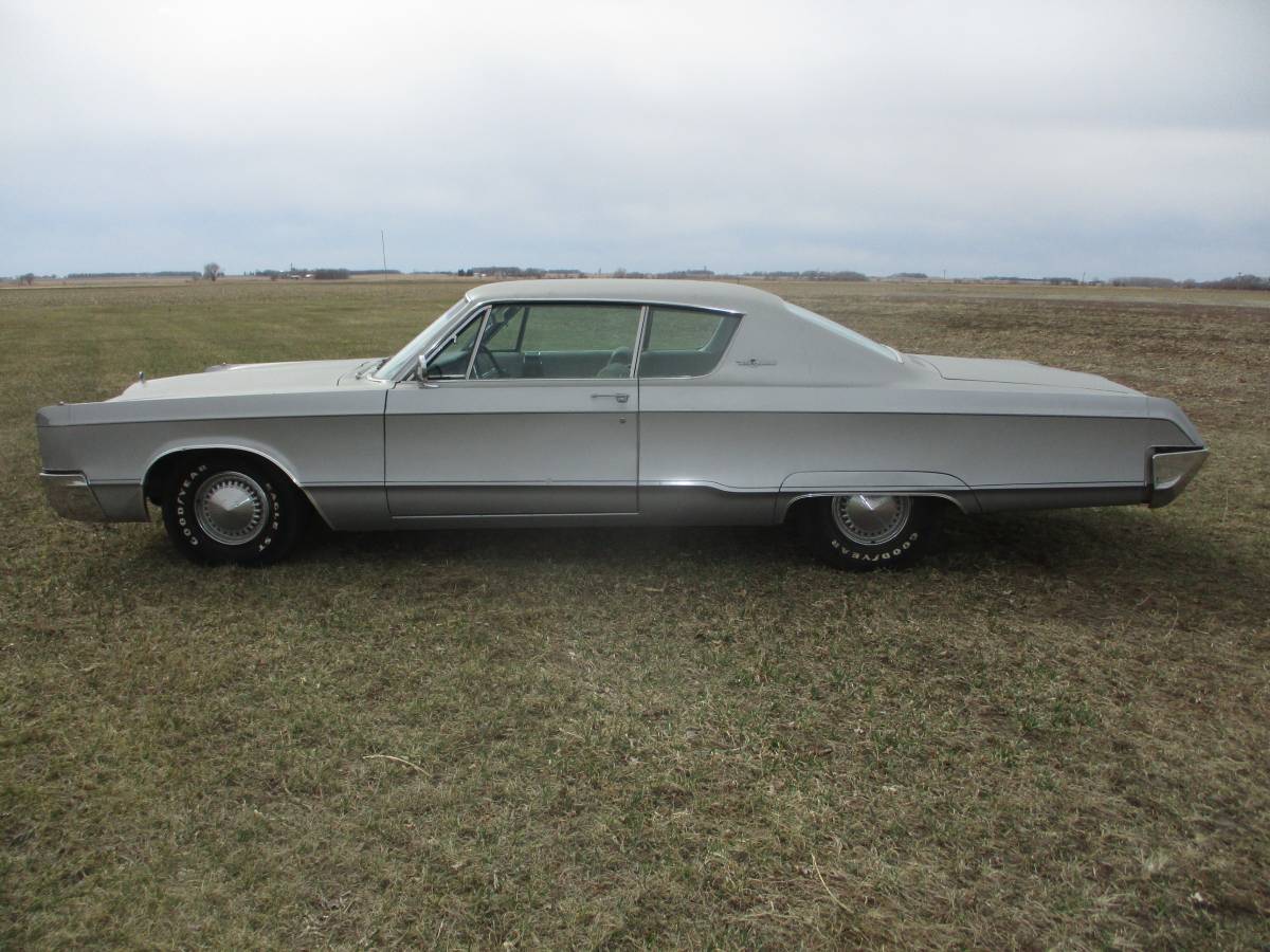 Chrysler-300-1967-grey-1