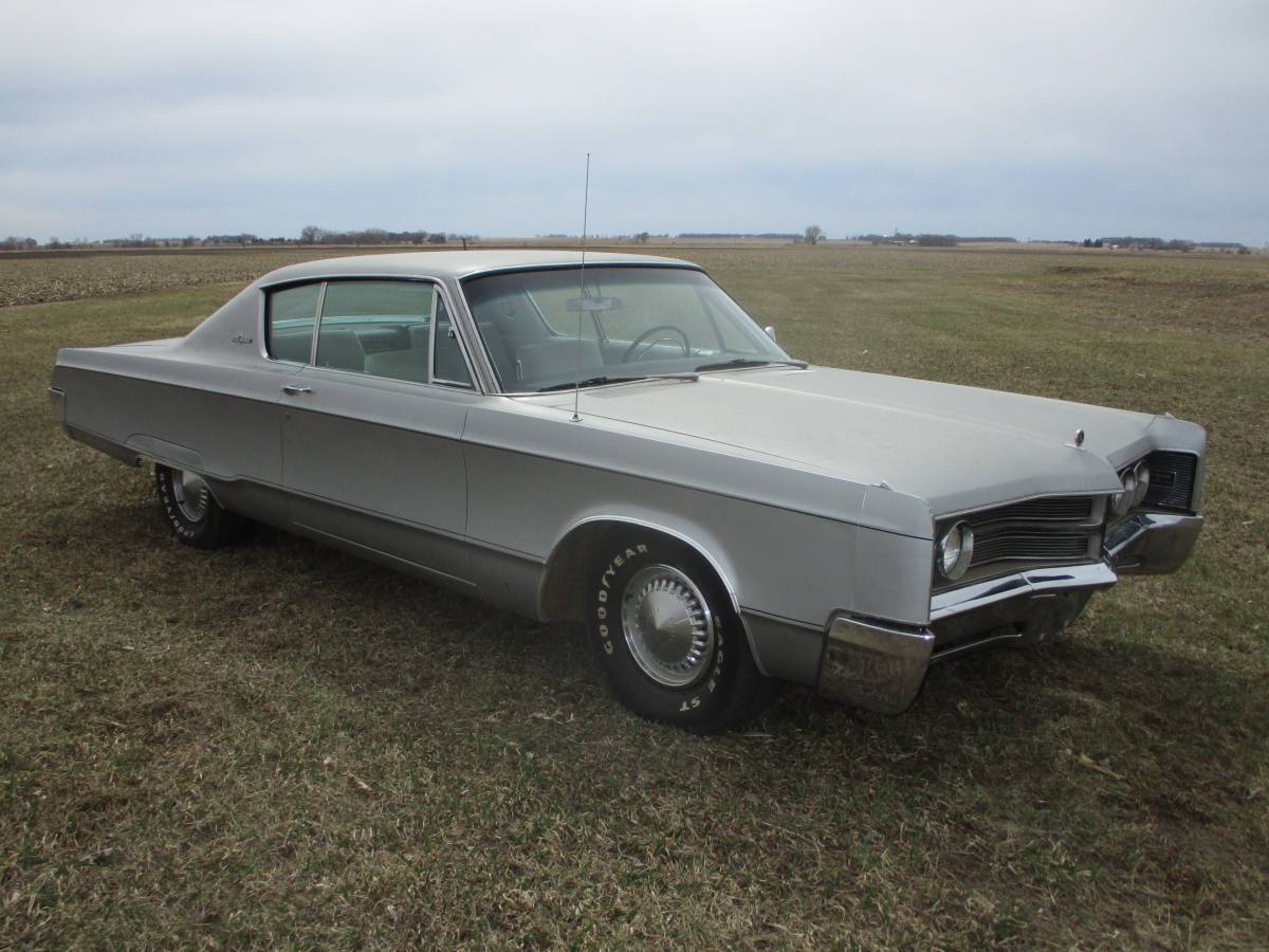 Chrysler-300-1967-grey-3