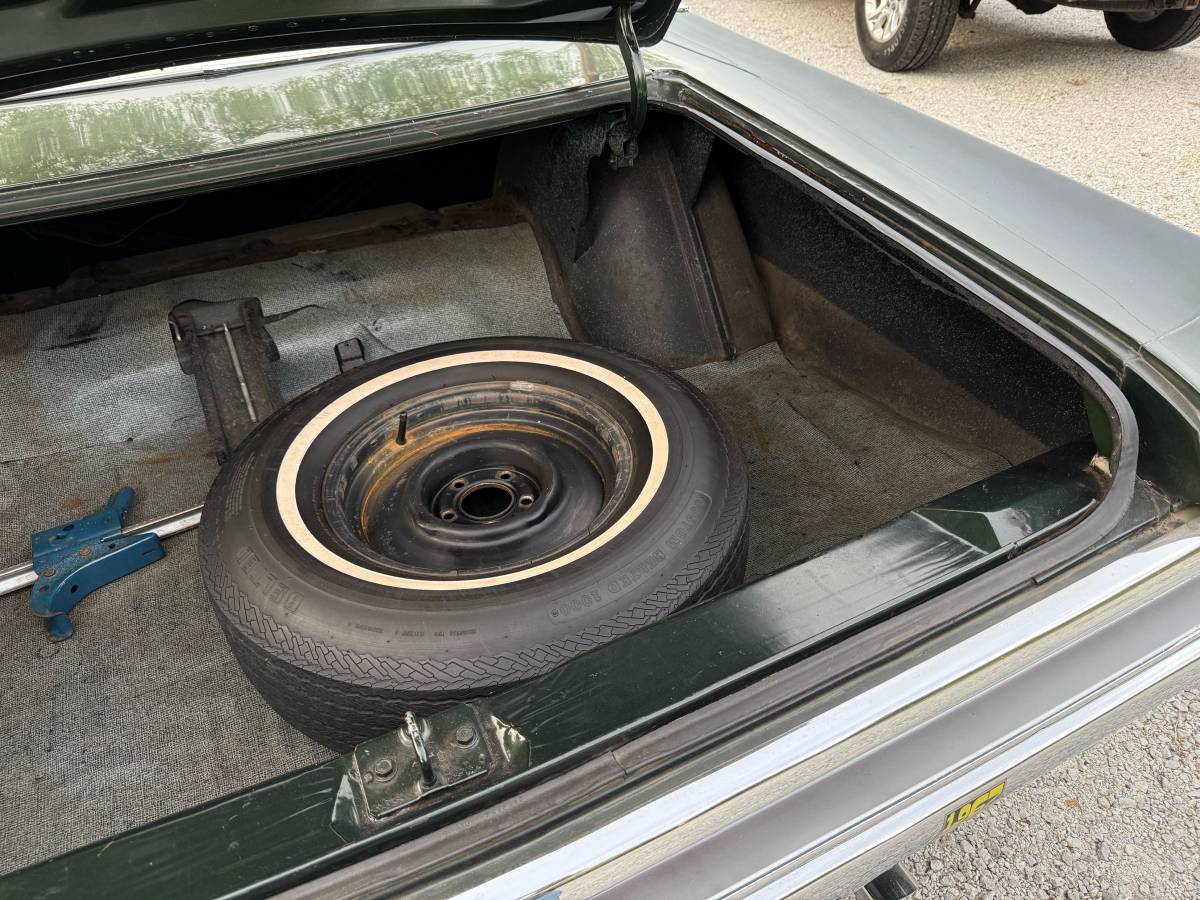Chrysler-300-1970-green-11