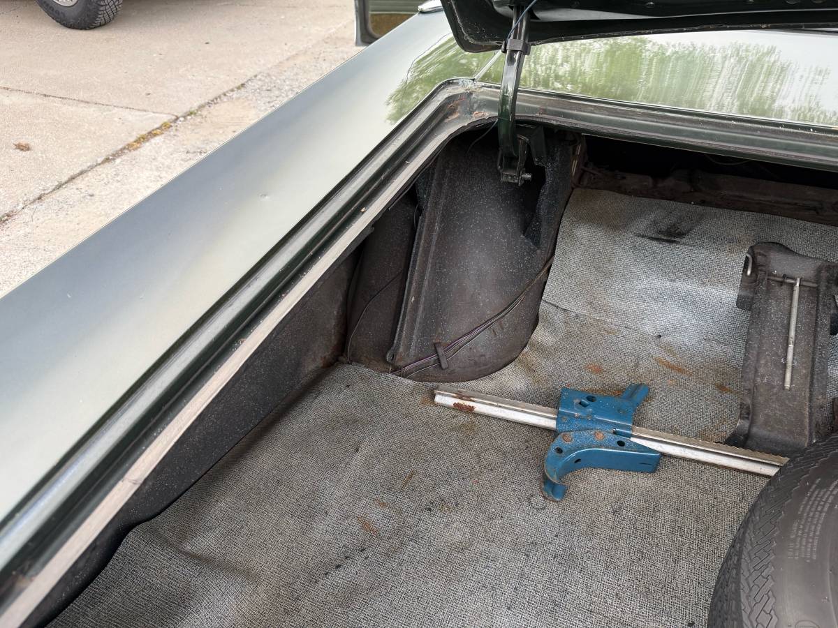 Chrysler-300-1970-green-12