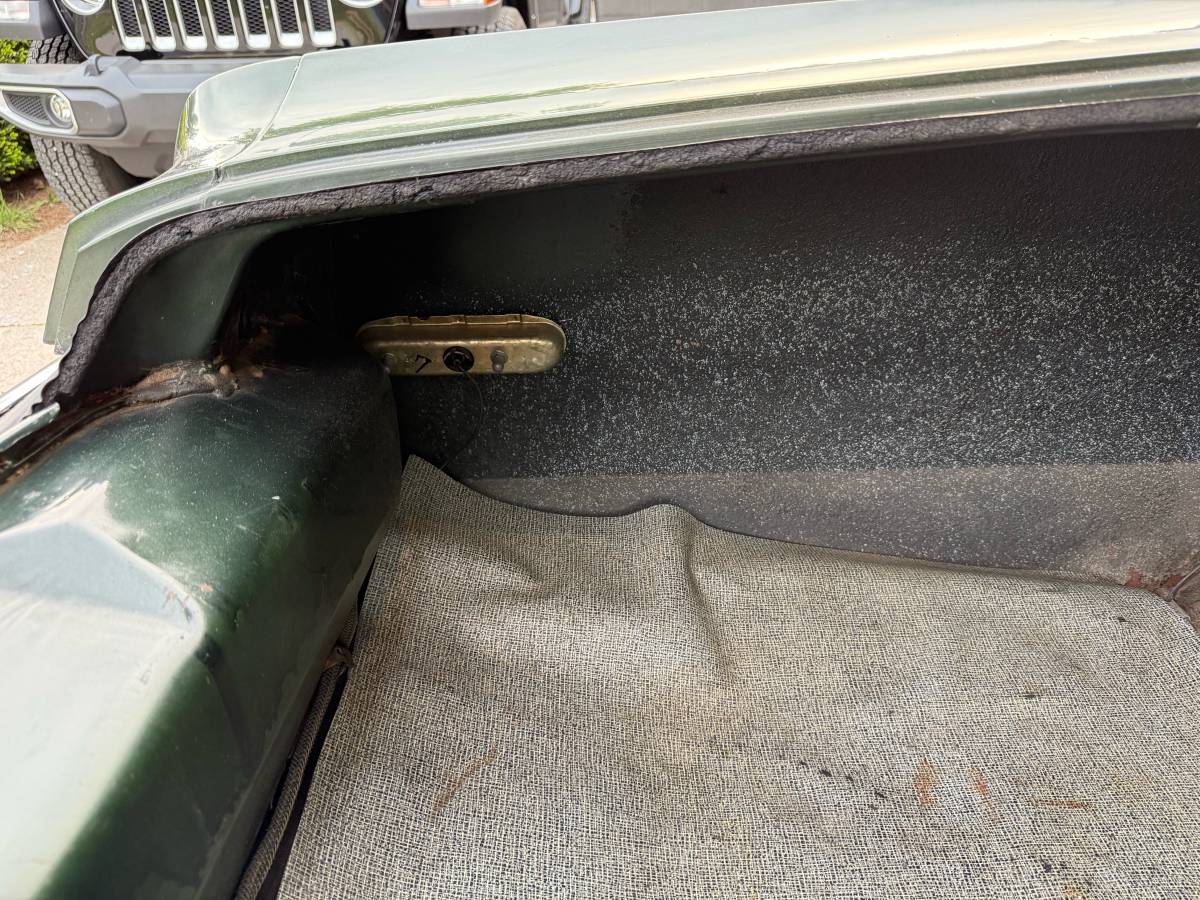 Chrysler-300-1970-green-13