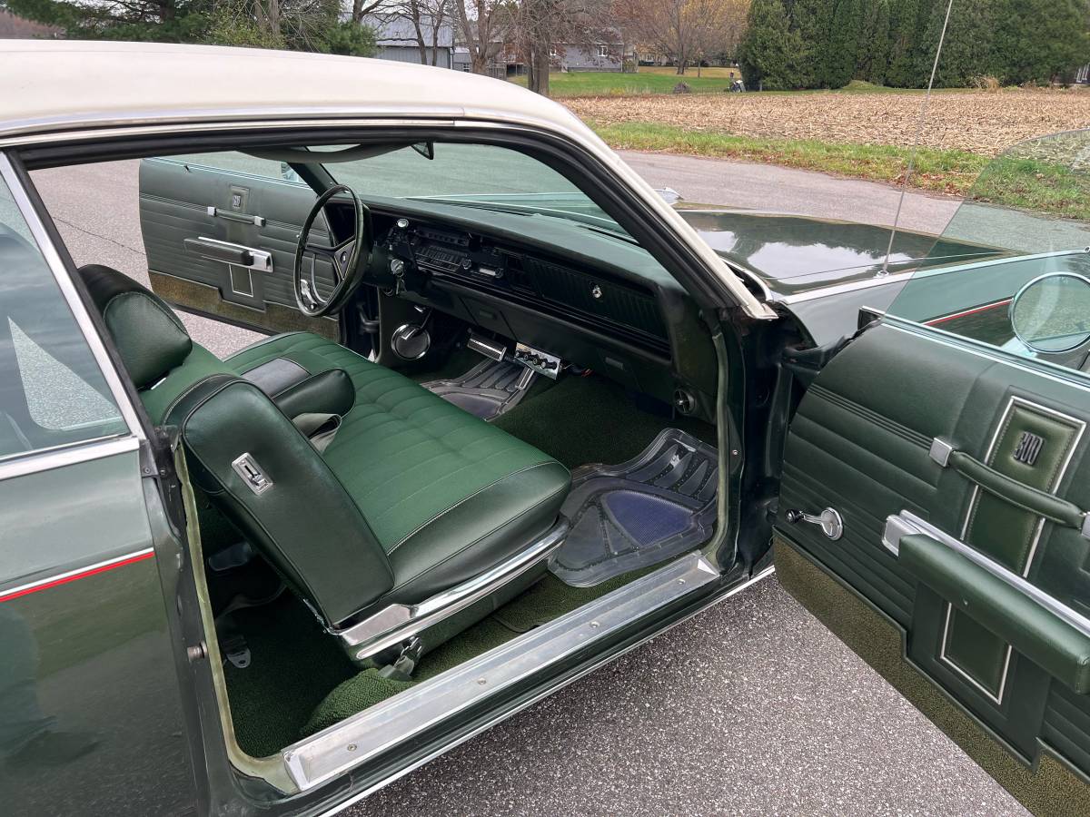 Chrysler-300-1970-green-6