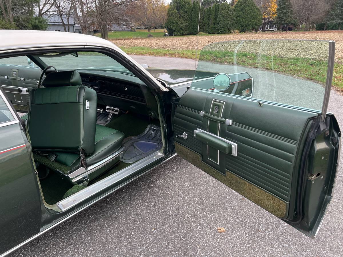 Chrysler-300-1970-green-7