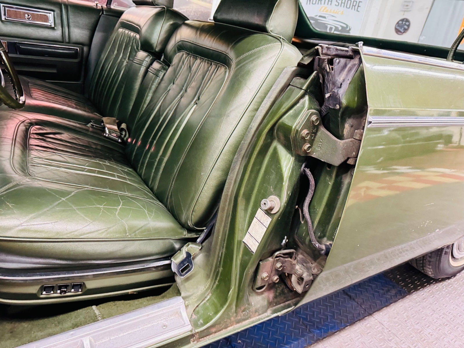 Chrysler-Imperial-1969-33