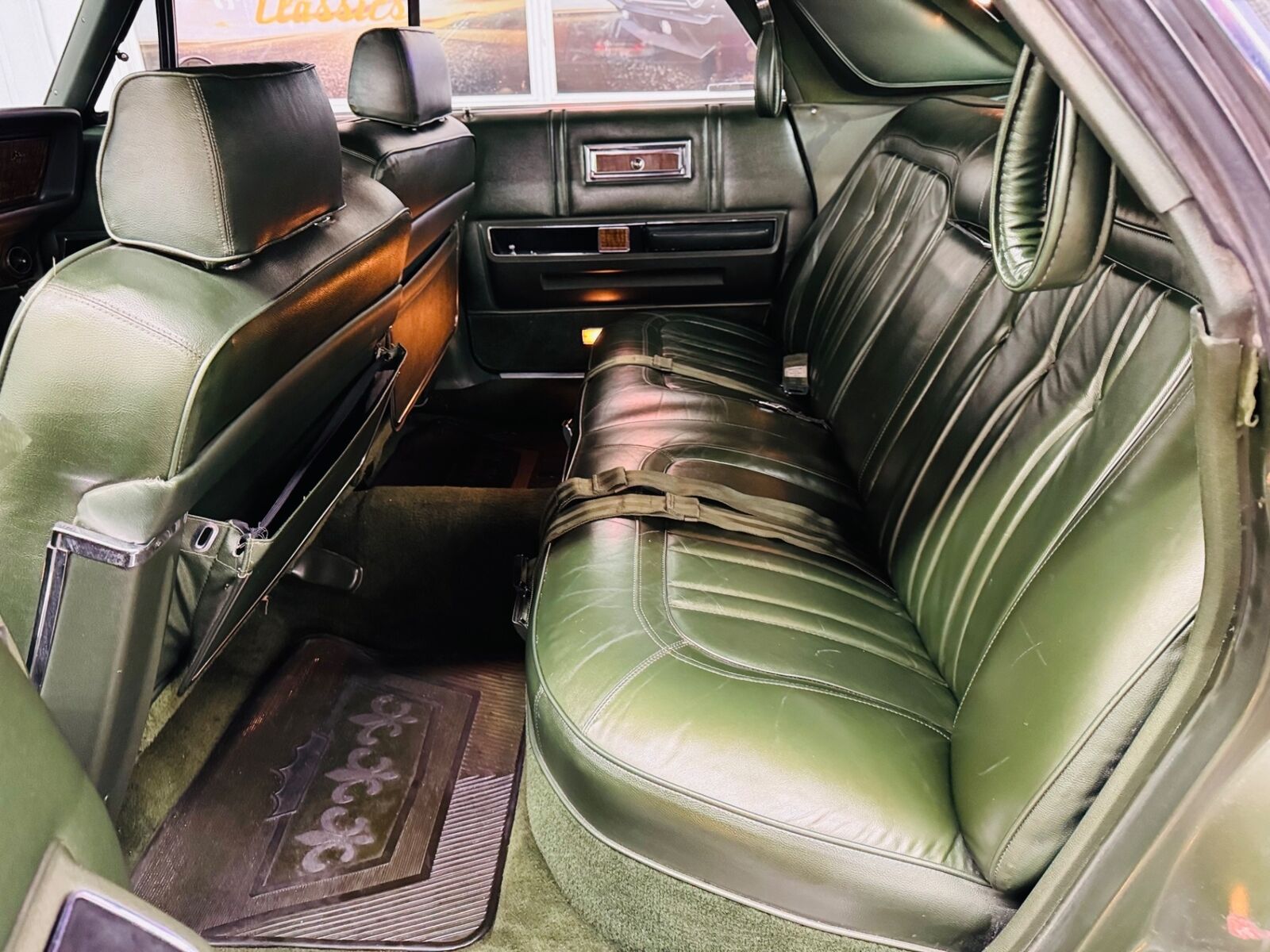 Chrysler-Imperial-1969-34