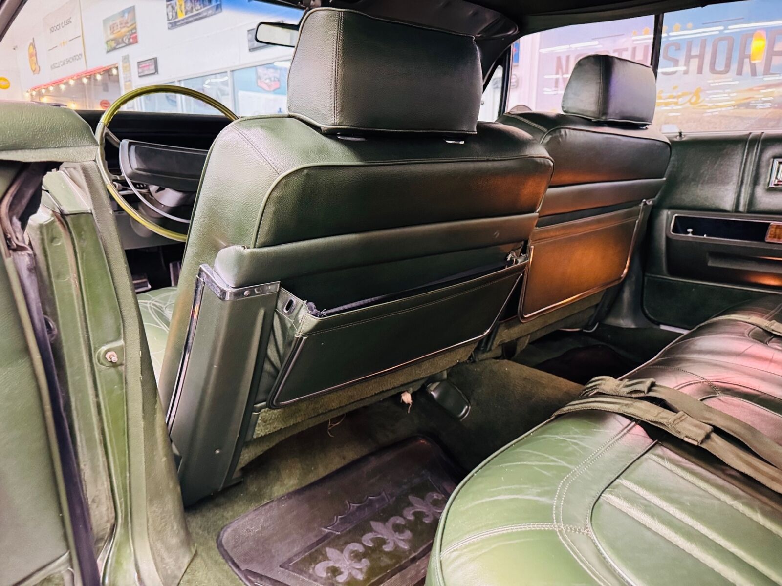 Chrysler-Imperial-1969-35