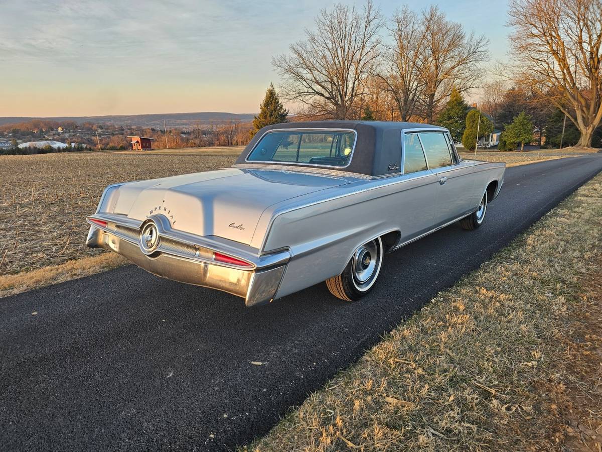 Chrysler-Imperial-crown-coupe-1965-silver-2