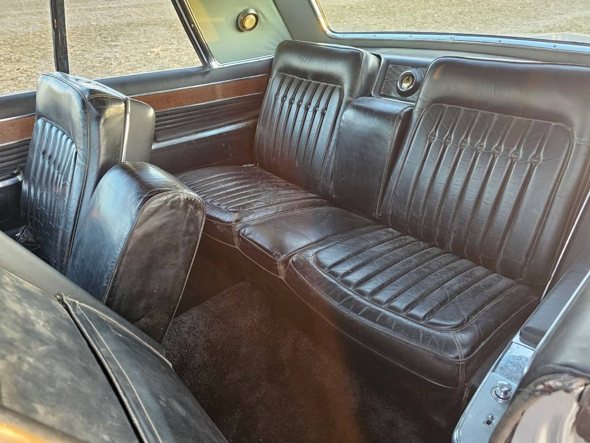 Chrysler-Imperial-crown-coupe-1965-silver-4