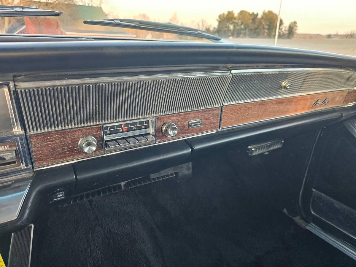 Chrysler-Imperial-crown-coupe-1965-silver-5