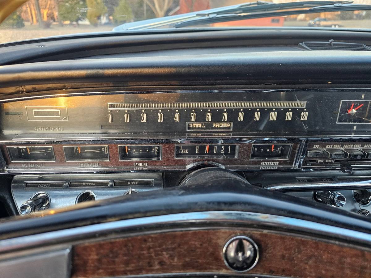 Chrysler-Imperial-crown-coupe-1965-silver-6