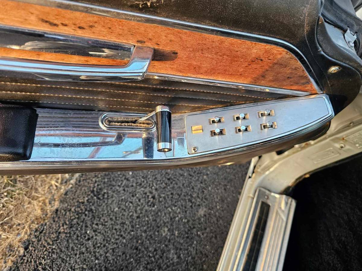Chrysler-Imperial-crown-coupe-1965-silver-7