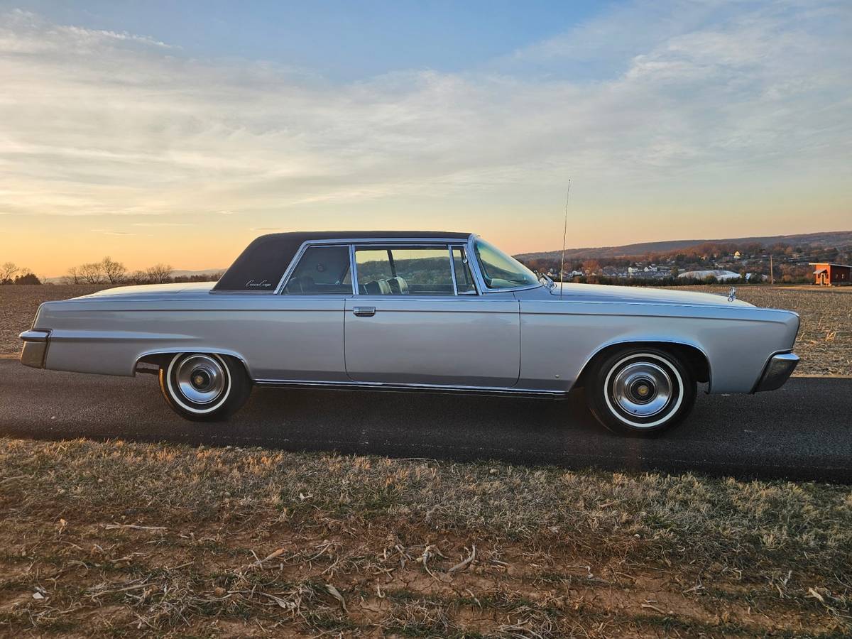 Chrysler-Imperial-crown-coupe-1965-silver