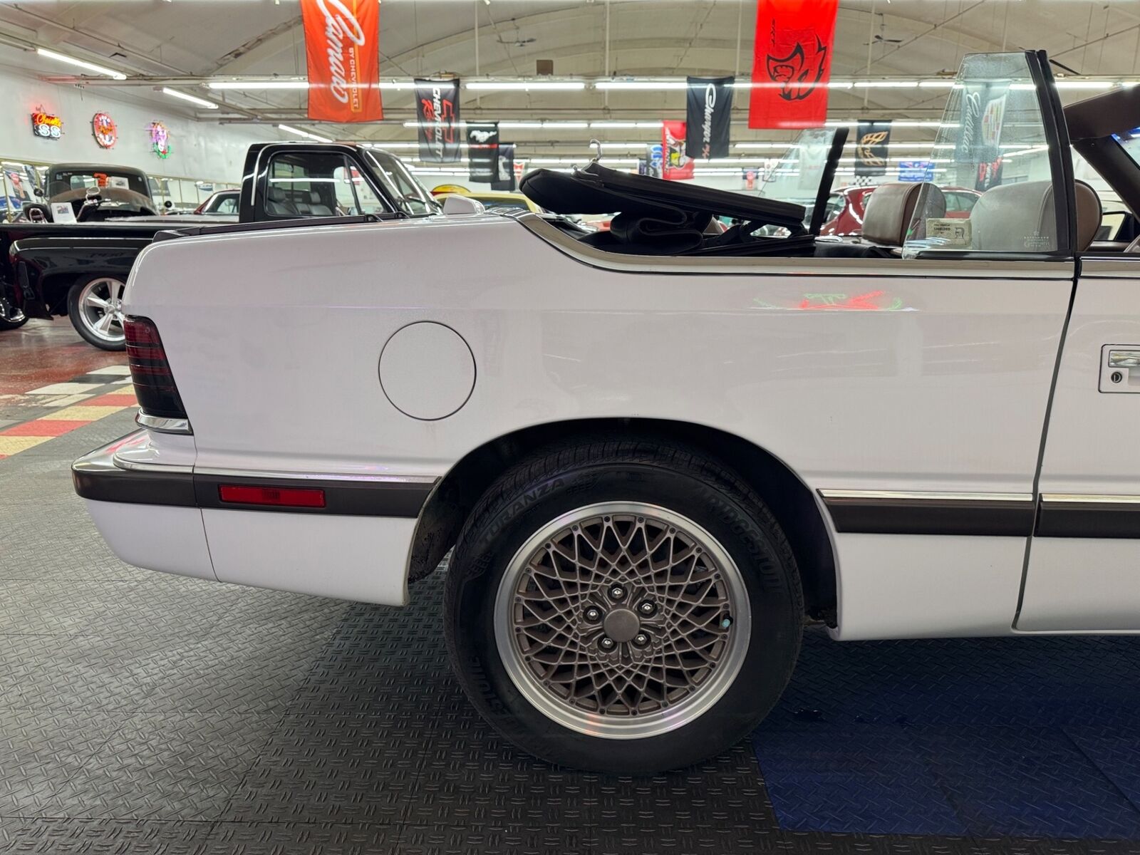 Chrysler-Le-Baron-1989-Convertible-26
