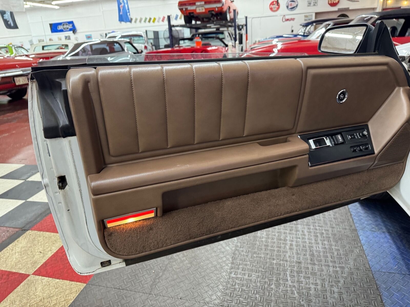 Chrysler-Le-Baron-1989-Convertible-34