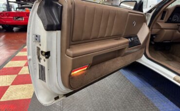 Chrysler-Le-Baron-1989-Convertible-35
