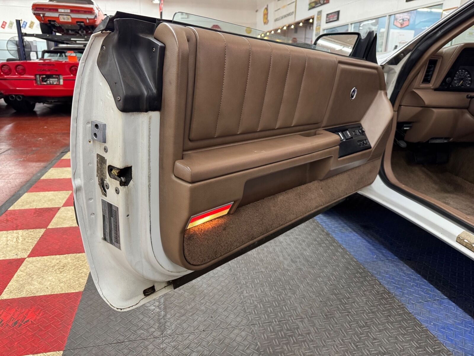 Chrysler-Le-Baron-1989-Convertible-35