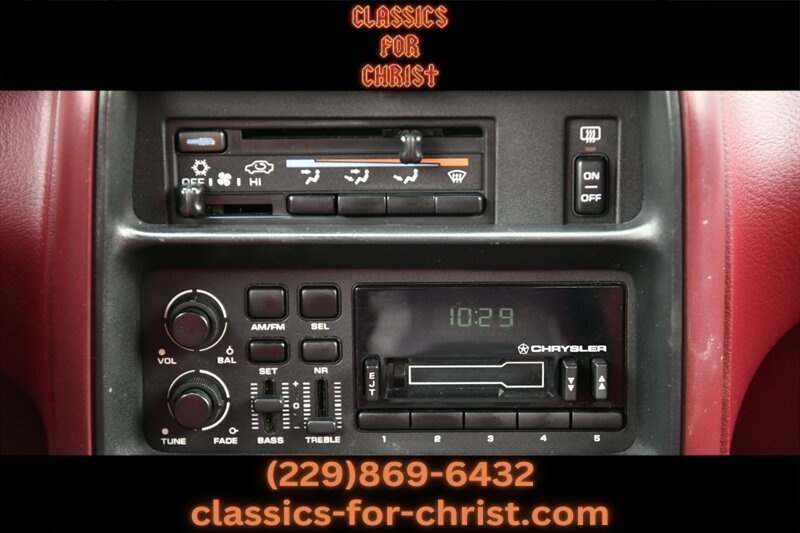 Chrysler-Le-Baron-1991-37