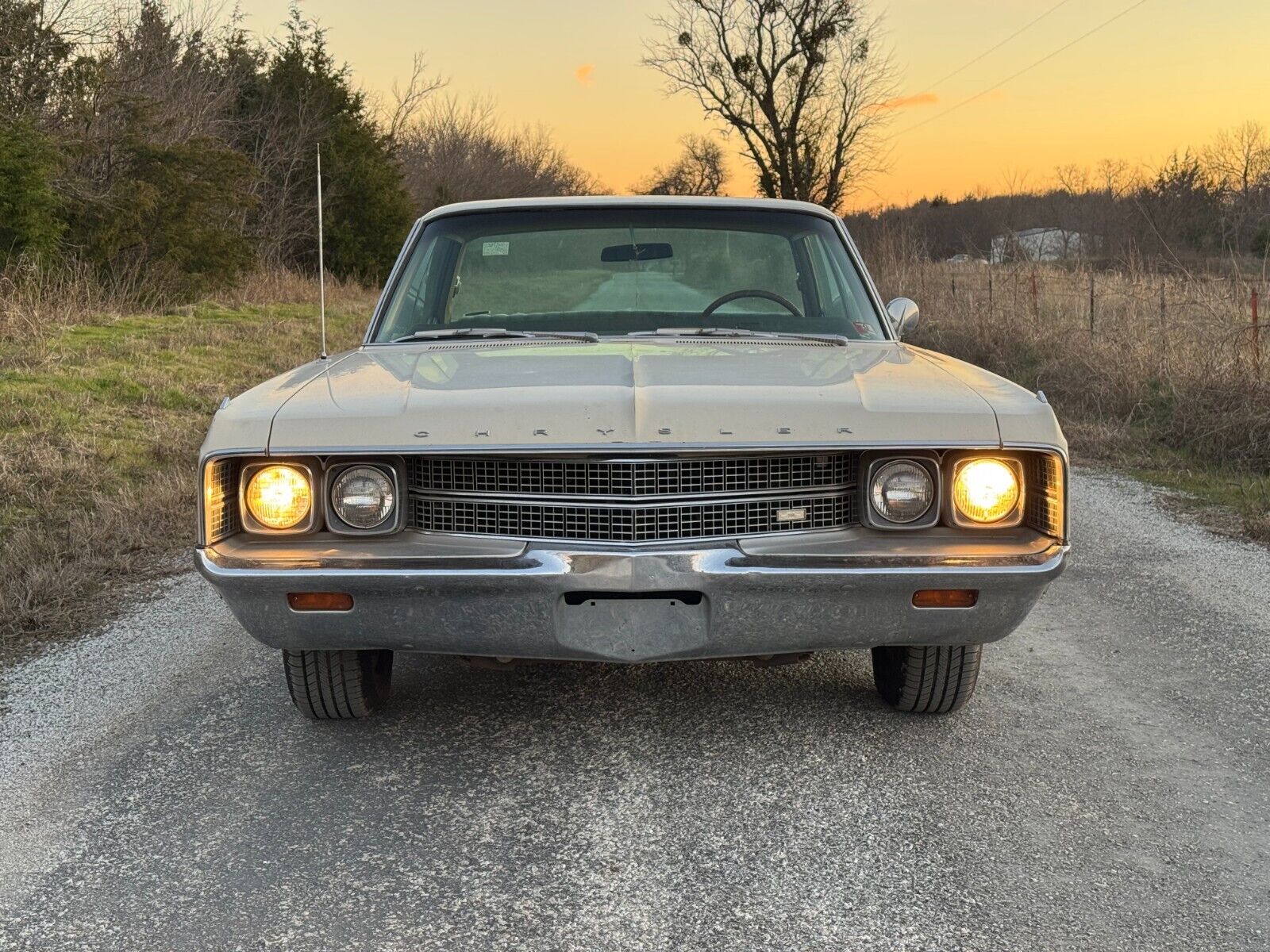 Chrysler-New-Yorker-1968-Sedan-1
