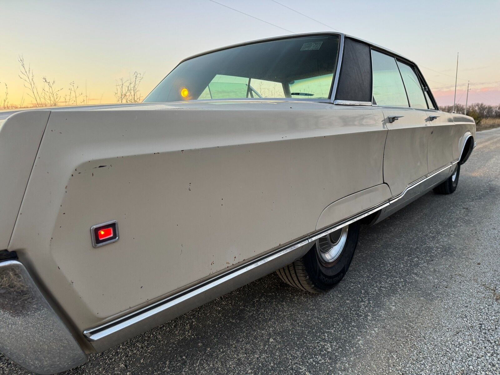 Chrysler-New-Yorker-1968-Sedan-11