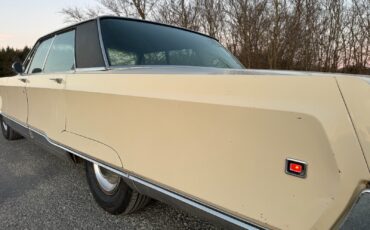 Chrysler-New-Yorker-1968-Sedan-12