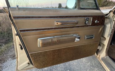Chrysler-New-Yorker-1968-Sedan-15