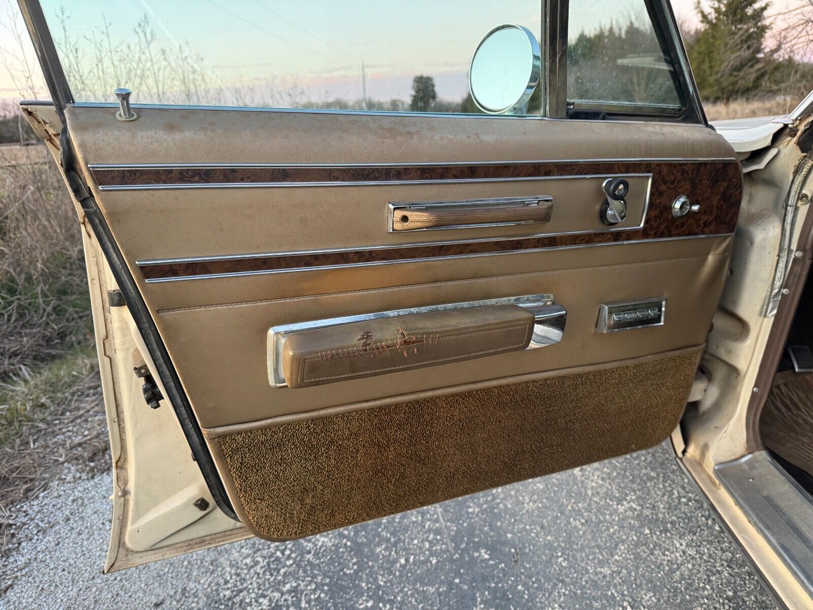 Chrysler-New-Yorker-1968-Sedan-15