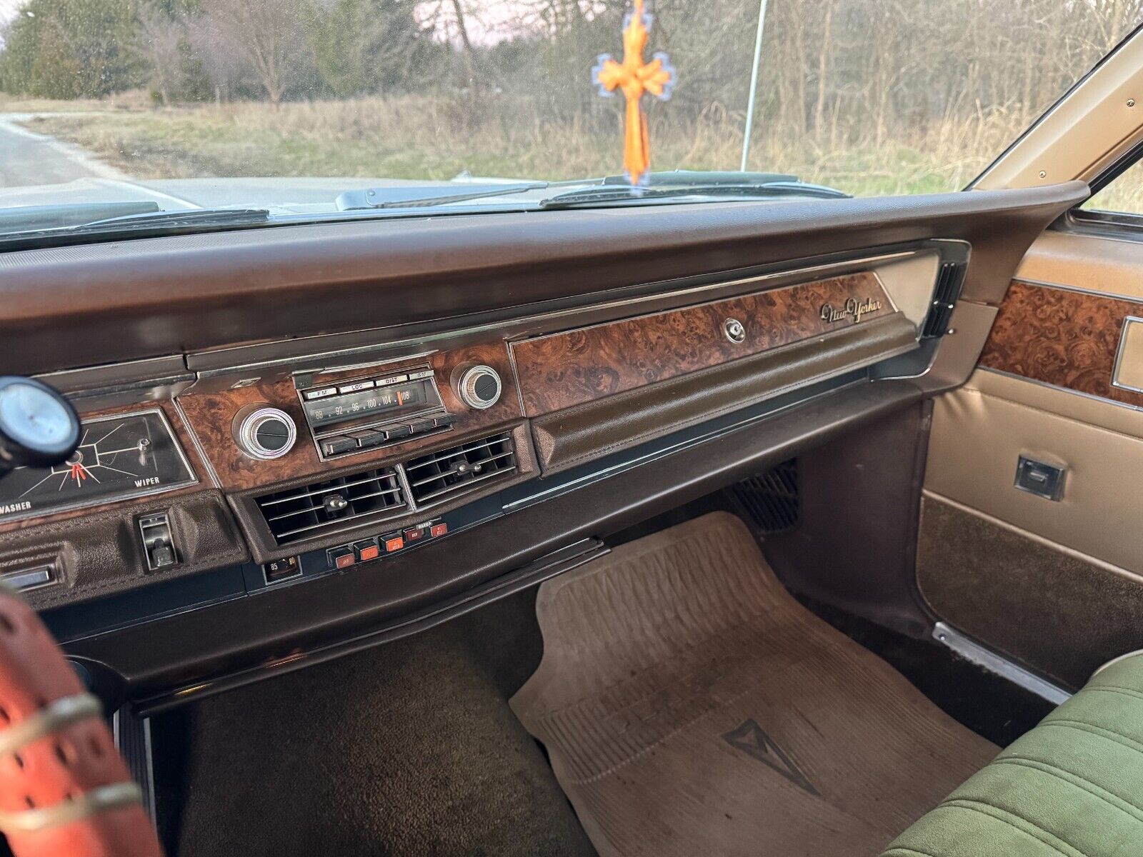 Chrysler-New-Yorker-1968-Sedan-16
