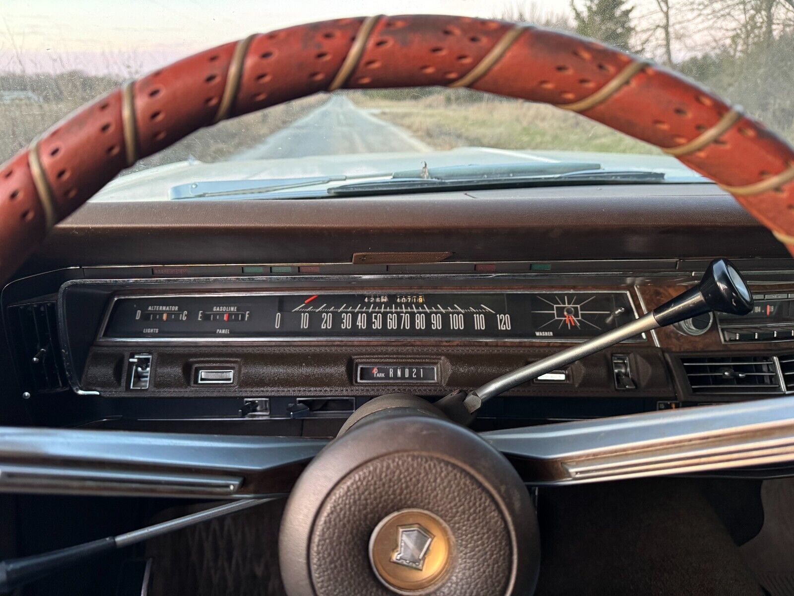 Chrysler-New-Yorker-1968-Sedan-17