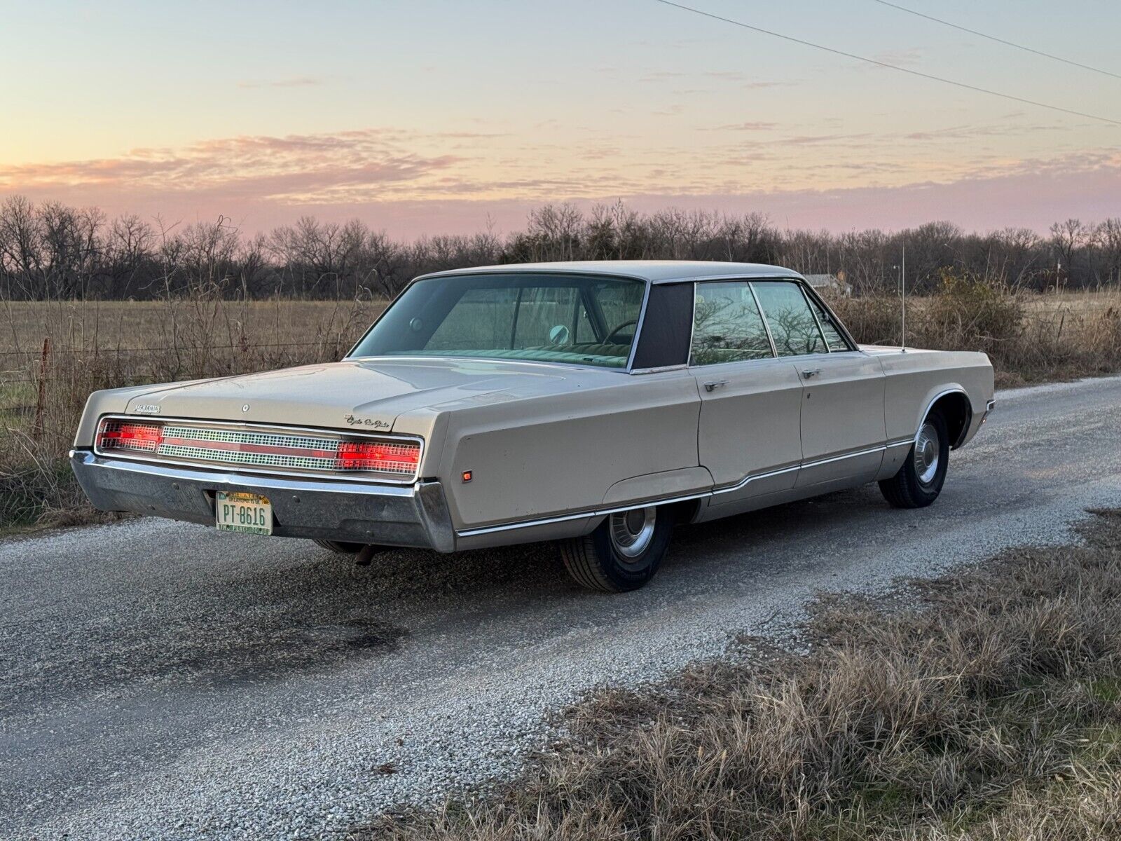 Chrysler-New-Yorker-1968-Sedan-3