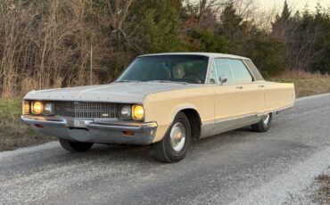 Chrysler-New-Yorker-1968-Sedan