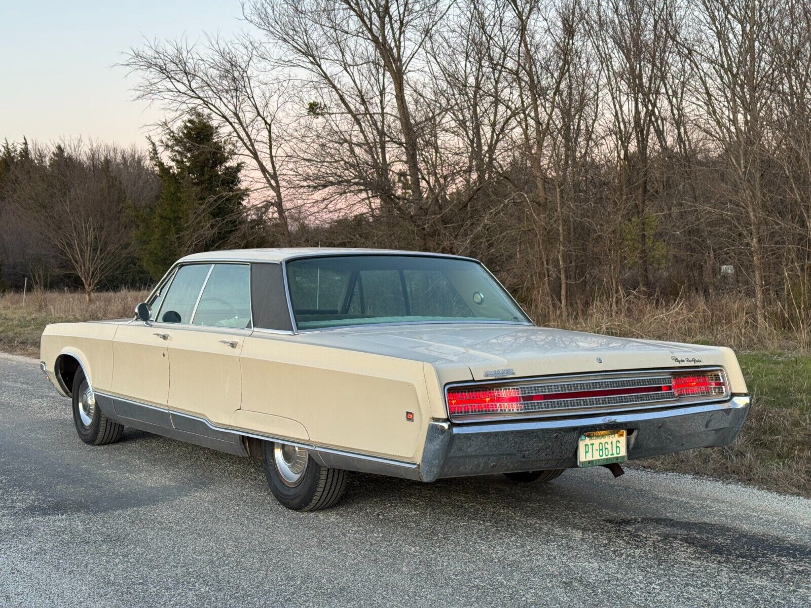 Chrysler-New-Yorker-1968-Sedan-5