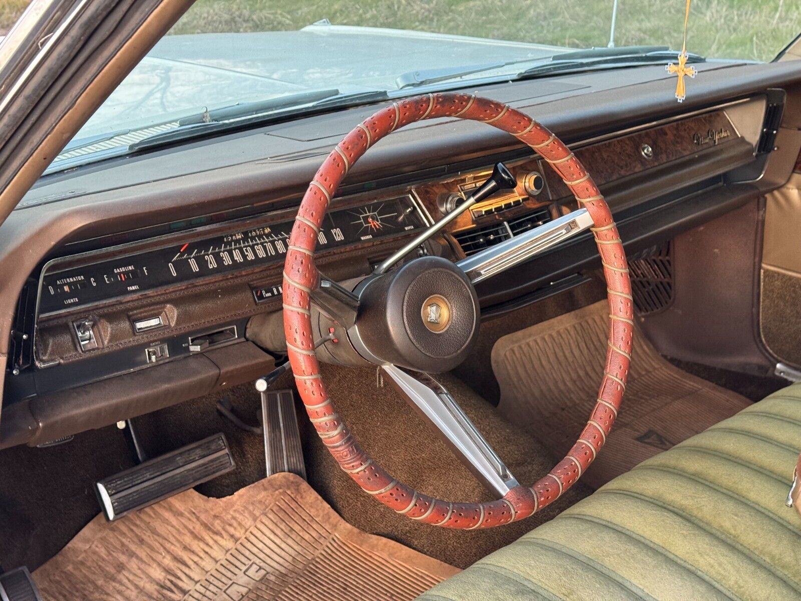 Chrysler-New-Yorker-1968-Sedan-7