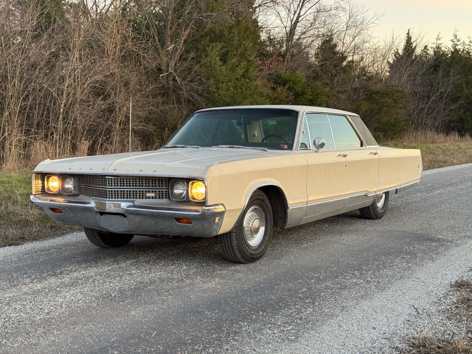 Chrysler-New-Yorker-1968-Sedan