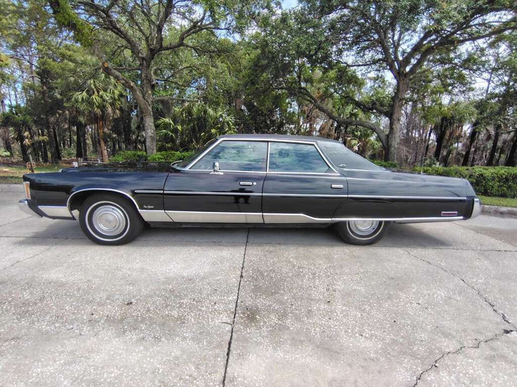 Chrysler-New-Yorker-1975-13