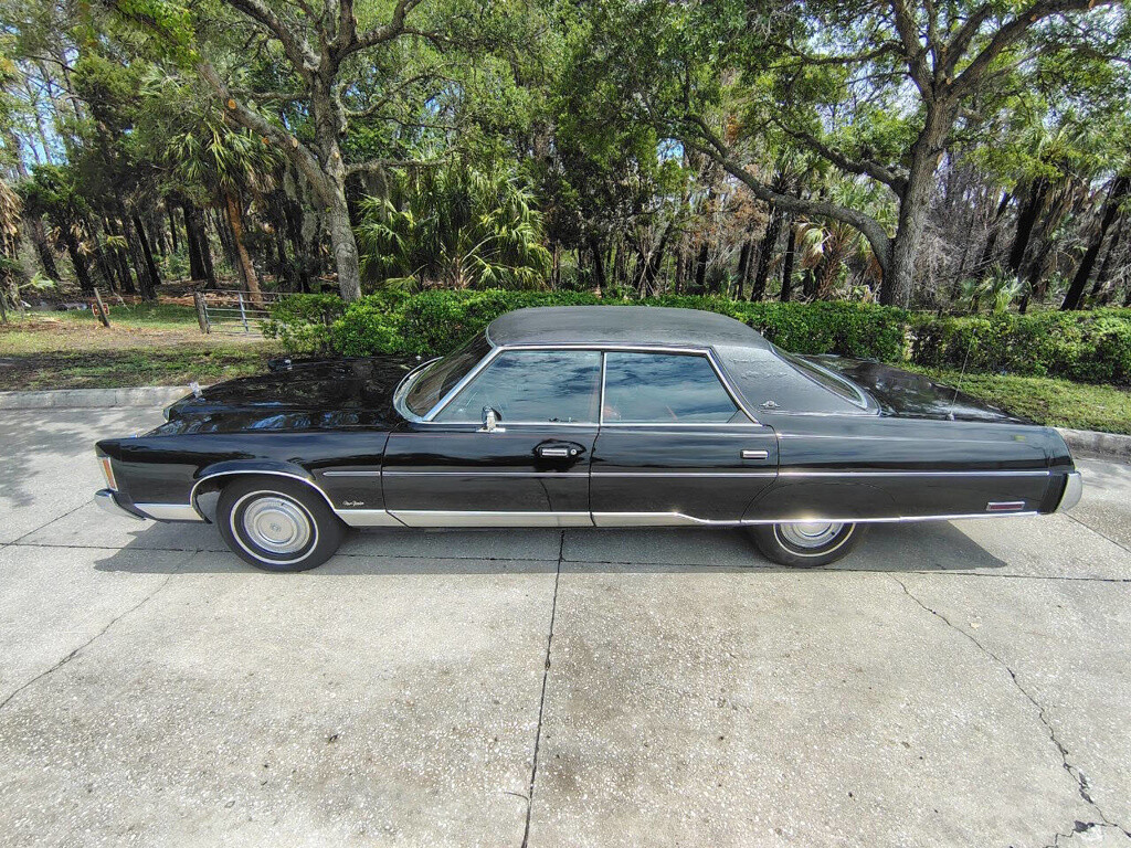 Chrysler-New-Yorker-1975-15