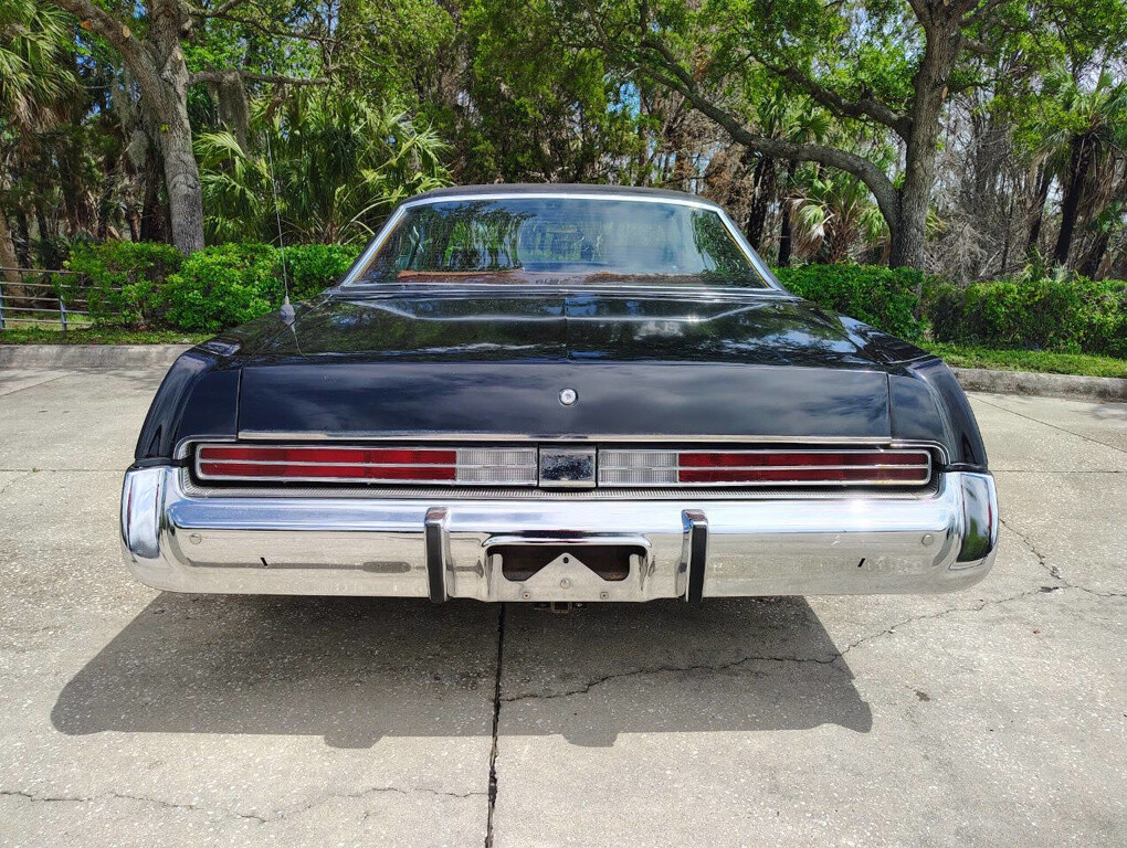 Chrysler-New-Yorker-1975-19
