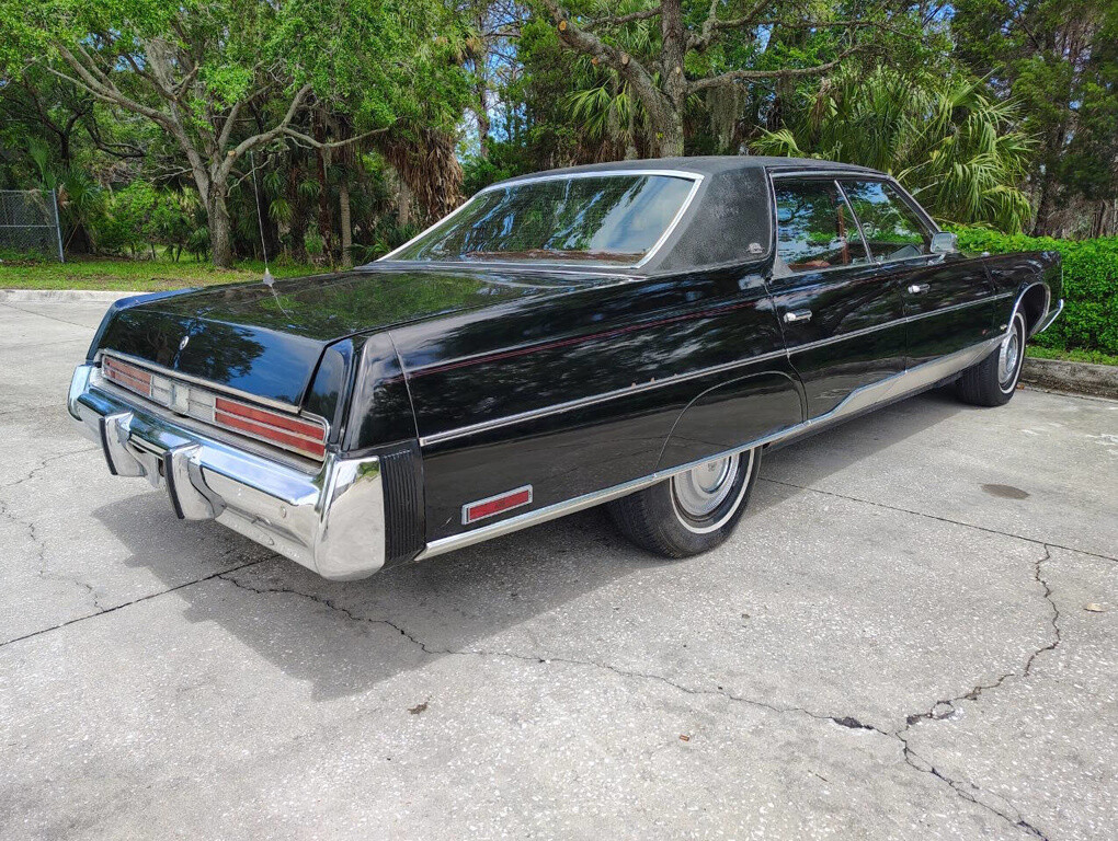 Chrysler-New-Yorker-1975-22