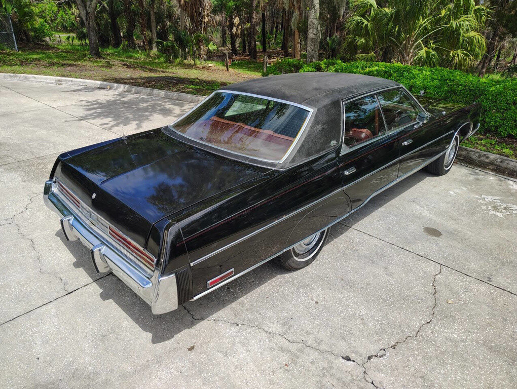 Chrysler-New-Yorker-1975-4