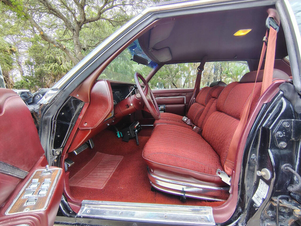 Chrysler-New-Yorker-1975-6