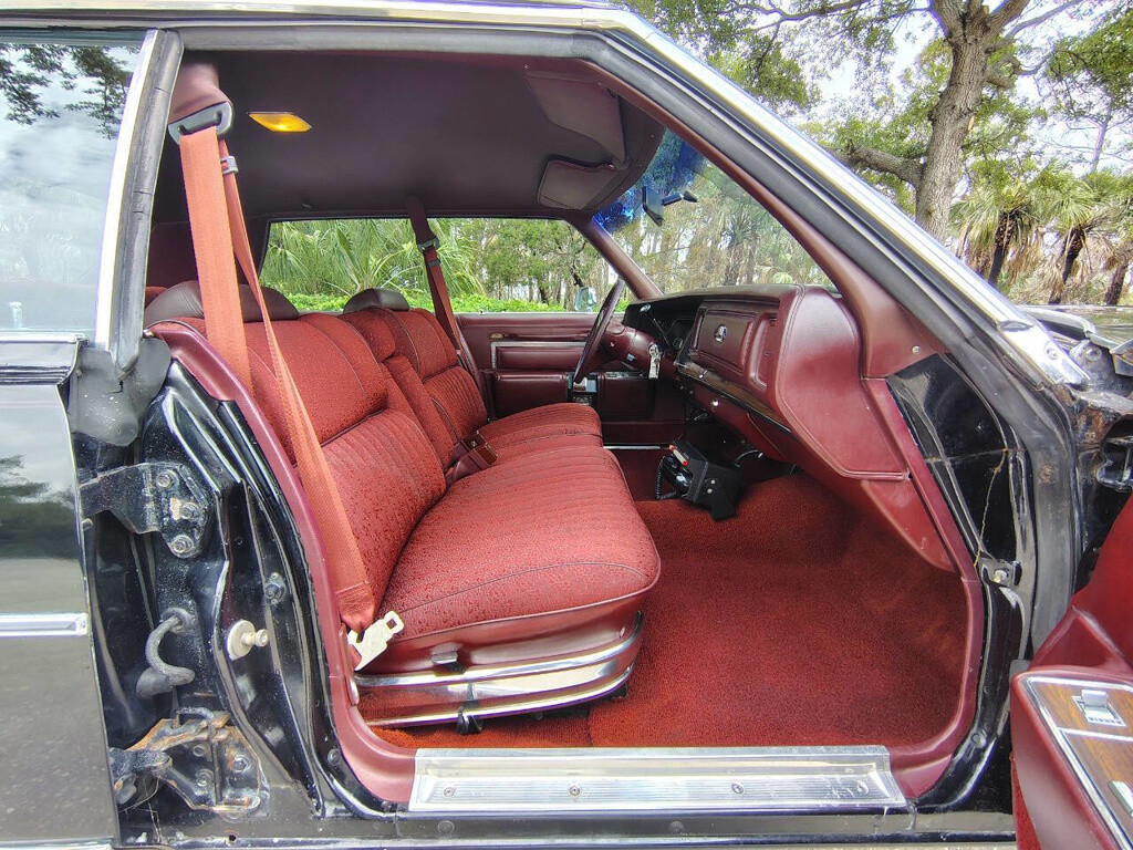 Chrysler-New-Yorker-1975-7