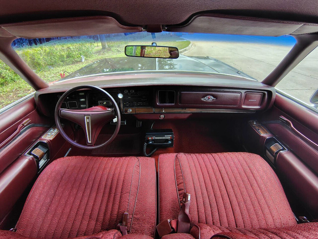 Chrysler-New-Yorker-1975-9
