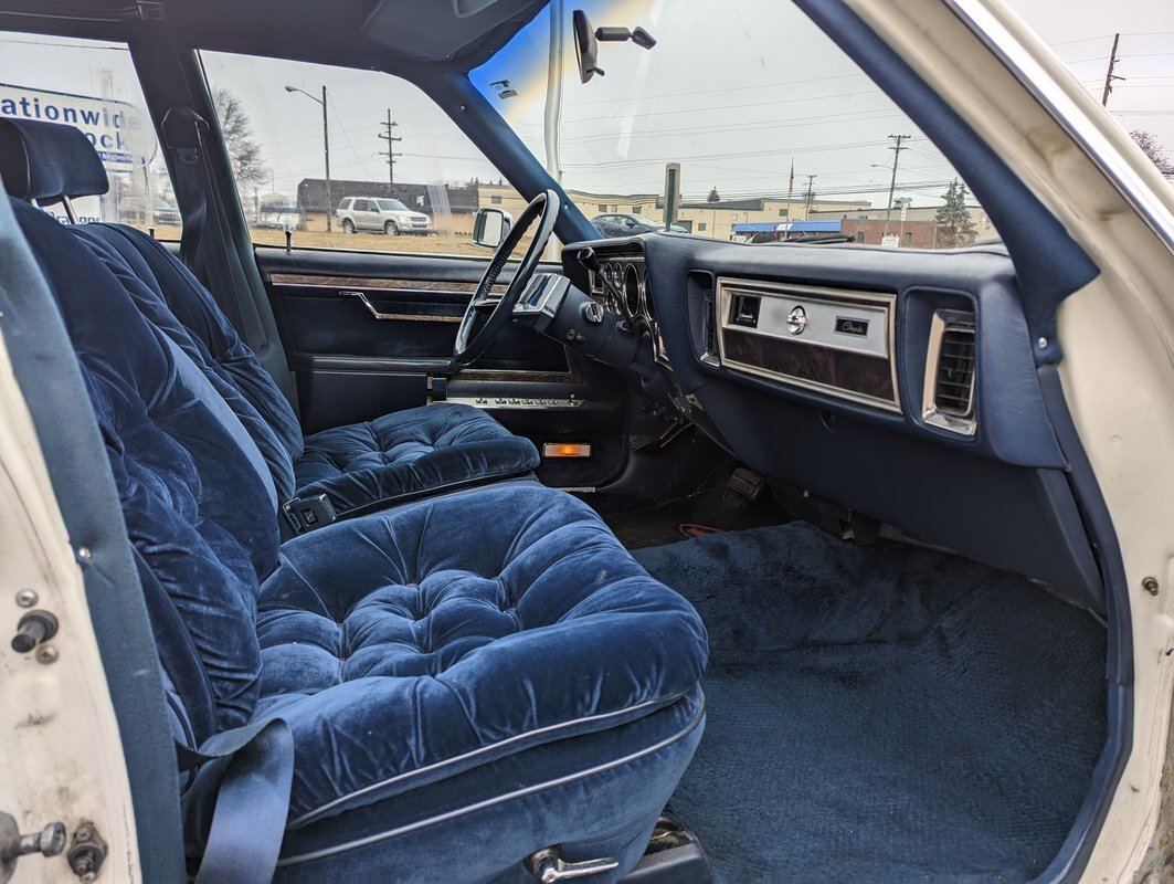 Chrysler-New-Yorker-1983-13
