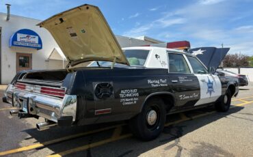 Chrysler-Newport-1977-Sedan-1